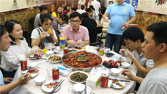 夏日標(biāo)配，小龍蝦盛宴走起！